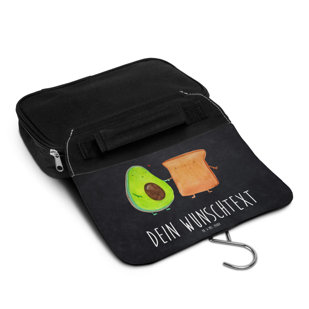 Personalisierter Kulturbeutel Avocado + Toast Personalisierter Kulturbeutel, Personalisierte Waschtasche, Personalisierte Kosmetiktasche, Damen, Herren, Personalisierte Aufbewahrungstasche, Personalisierte Schminktasche, Personalisierter Kosmetikbeutel, Personalisierter Organizer, Personalisierte Kulturtasche, Personalisierte Schminkutensil, Personalisierung, Wunschtext, Wunschname, Selbst bedrucken, Kulturbeutel mit Namen, Avocado, Veggie, Vegan, Gesund, Toast, Toastbrot, Liebespaar, Pärchen, Freund, Freundin, Verlobt, Verlobungsparty, Hochzeit, Hochzeitsgeschenk, Jahrestag, Jahrestagsgeschenk