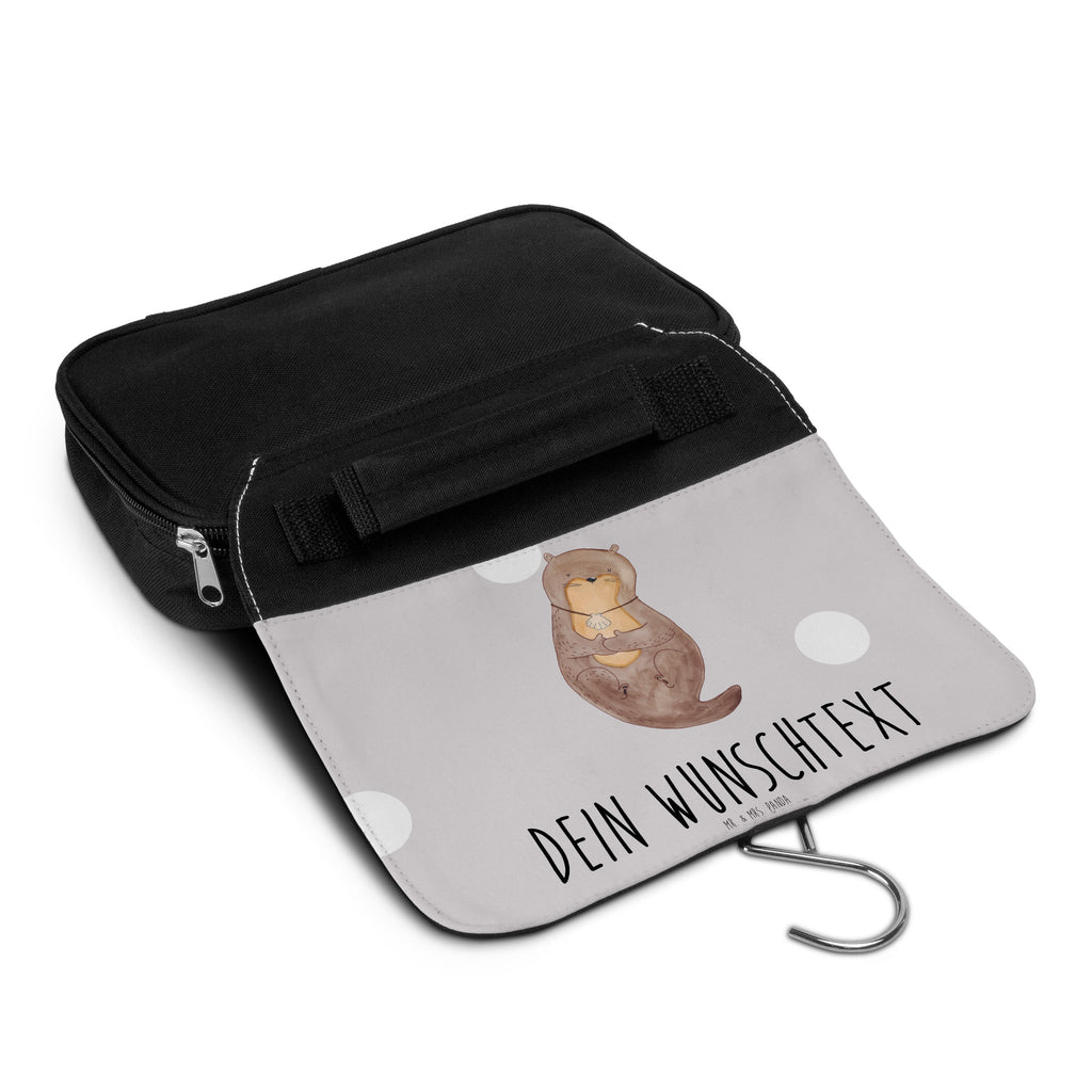 Personalisierter Kulturbeutel Otter mit Muschelmedaillon Personalisierter Kulturbeutel, Personalisierte Waschtasche, Personalisierte Kosmetiktasche, Damen, Herren, Personalisierte Aufbewahrungstasche, Personalisierte Schminktasche, Personalisierter Kosmetikbeutel, Personalisierter Organizer, Personalisierte Kulturtasche, Personalisierte Schminkutensil, Personalisierung, Wunschtext, Wunschname, Selbst bedrucken, Kulturbeutel mit Namen, Otter, Fischotter, Seeotter, Otterliebe, grübeln, träumen, Motivation, Tagträumen, Büro