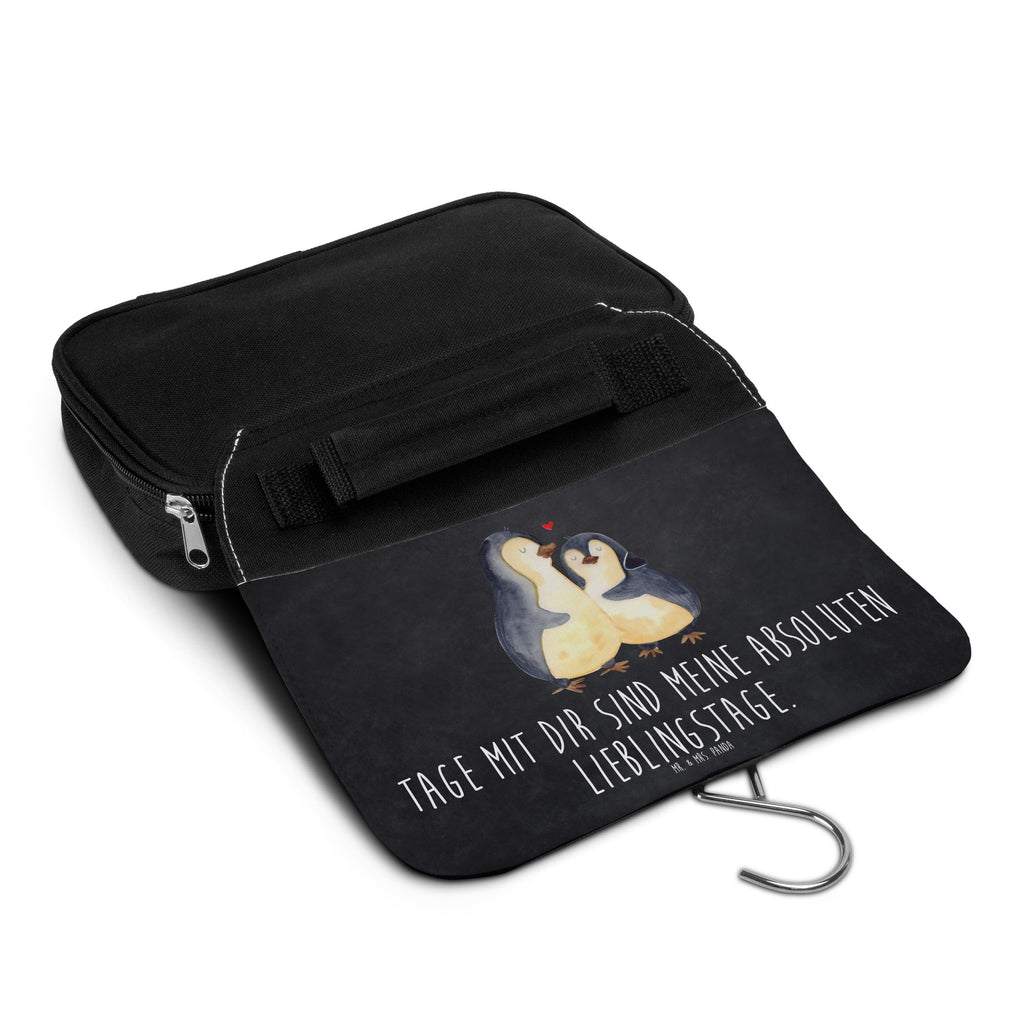 Kulturbeutel Pinguin umarmend Kulturbeutel, Zum Aufhängen, Waschtasche, Kosmetiktasche, Damen, Herren, Aufbewahrungstasche, Schminktasche, Kosmetikbeutel, Organizer, Kulturtasche, Schminkutensil, Pinguin, Liebe, Liebespaar, Liebesbeweis, Liebesgeschenk, Verlobung, Jahrestag, Hochzeitstag, Hochzeit, Hochzeitsgeschenk