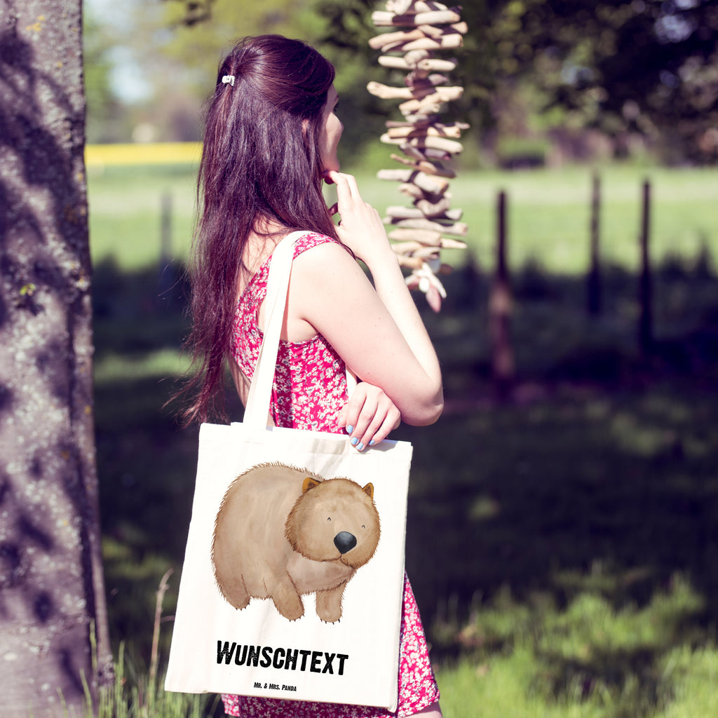 Personalisierte Tragetasche Wombat Personalisierte Beuteltasche, Personalisierter Beutel, Personalisierte Einkaufstasche, Personalisierter Jutebeutel, Personalisierter Stoffbeutel, Tragetasche mit Namen, Einkaufstasche mit Namen, Stoffbeutel mit Namen, Personalisierte Tasche, Personalisierte Jutetasche, Personalisierte Kindergartentasche, süße Tiermotive, gute Laune, lustige Sprüche, Tiere, Wombat, Das Leben ist schön, Motivation, Spruch, Australien