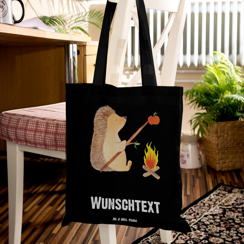 Personalisierte Tragetasche Igel grillt Personalisierte Beuteltasche, Personalisierter Beutel, Personalisierte Einkaufstasche, Personalisierter Jutebeutel, Personalisierter Stoffbeutel, Tragetasche mit Namen, Einkaufstasche mit Namen, Stoffbeutel mit Namen, Personalisierte Tasche, Personalisierte Jutetasche, Personalisierte Kindergartentasche, süße Tiermotive, gute Laune, lustige Sprüche, Tiere, Igel, Grillen, Ziele, Motivation, arbeitslos, Sinn des Lebens, Spruch