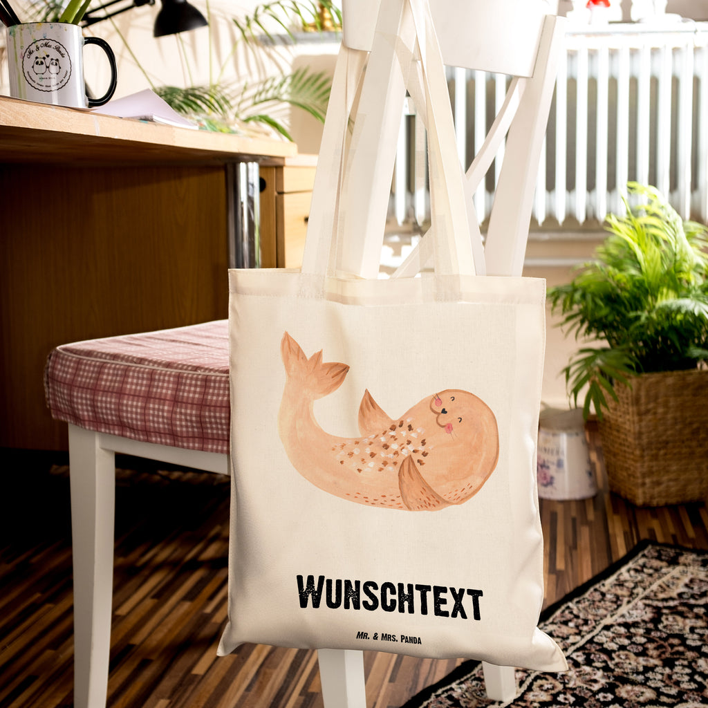 Personalisierte Tragetasche Robbe liegend Personalisierte Beuteltasche, Personalisierter Beutel, Personalisierte Einkaufstasche, Personalisierter Jutebeutel, Personalisierter Stoffbeutel, Tragetasche mit Namen, Einkaufstasche mit Namen, Stoffbeutel mit Namen, Personalisierte Tasche, Personalisierte Jutetasche, Personalisierte Kindergartentasche, süße Tiermotive, gute Laune, lustige Sprüche, Tiere, Robbe, Robben, Seehund, Strand, Meerestier, Ostsee, Nordsee, Lachen, Freude