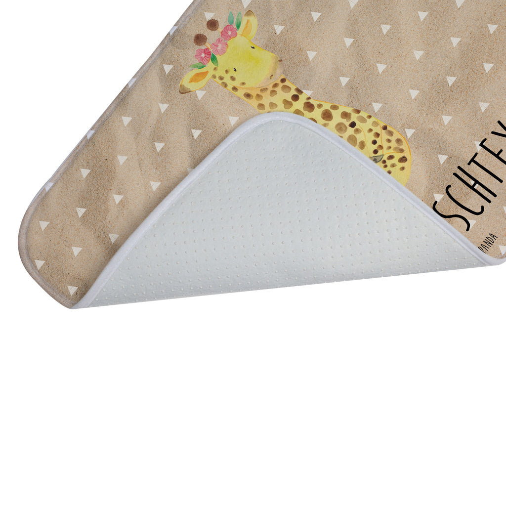 Personalisierter Badvorleger Giraffe Blumenkranz Personalisierte Badematte, Personalisierter Badteppich, Personalisierter Duschvorleger, Personalisierter Badezimmerteppich, Personalisierter Badezimmermatte, Personalisierter Badvorleger, Personalisierter Duschmatte, Personalisierter Duschteppich, Badematte mit Namen, Badteppich mit Namen, Duschvorleger mit Namen, Badezimmerteppich mit Namen, Badezimmermatte mit Namen, Badvorleger mit Namen, Duschmatte mit Namen, Duschteppich mit Namen, Wunschtext, Badvorleger selbst bedrucken, Wunschname, Personalisieren, Afrika, Wildtiere, Giraffe, Blumenkranz, Abenteurer, Selbstliebe, Freundin