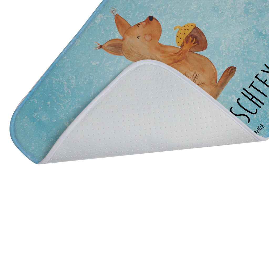 Personalisierter Badvorleger Eichhörnchen Weihnachten Personalisierte Badematte, Personalisierter Badteppich, Personalisierter Duschvorleger, Personalisierter Badezimmerteppich, Personalisierter Badezimmermatte, Personalisierter Badvorleger, Personalisierter Duschmatte, Personalisierter Duschteppich, Badematte mit Namen, Badteppich mit Namen, Duschvorleger mit Namen, Badezimmerteppich mit Namen, Badezimmermatte mit Namen, Badvorleger mit Namen, Duschmatte mit Namen, Duschteppich mit Namen, Wunschtext, Badvorleger selbst bedrucken, Wunschname, Personalisieren, Winter, Weihnachten, Weihnachtsdeko, Nikolaus, Advent, Heiligabend, Wintermotiv, Frohe Weihnachten, Frohes neues Jahr, Guten Rutsch, Weihnachtsmotiv, Weihnachtsgruß, Neujahr, Vogel