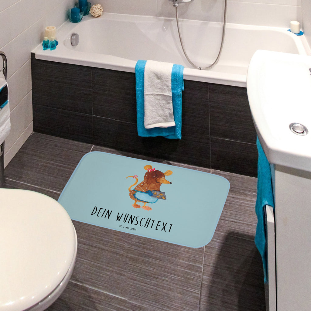 Personalisierter Badvorleger Maus Kekse Personalisierte Badematte, Personalisierter Badteppich, Personalisierter Duschvorleger, Personalisierter Badezimmerteppich, Personalisierter Badezimmermatte, Personalisierter Badvorleger, Personalisierter Duschmatte, Personalisierter Duschteppich, Badematte mit Namen, Badteppich mit Namen, Duschvorleger mit Namen, Badezimmerteppich mit Namen, Badezimmermatte mit Namen, Badvorleger mit Namen, Duschmatte mit Namen, Duschteppich mit Namen, Wunschtext, Badvorleger selbst bedrucken, Wunschname, Personalisieren, Winter, Weihnachten, Weihnachtsdeko, Nikolaus, Advent, Heiligabend, Wintermotiv, Maus, Kekse, backen, Weihnachtskekse, Plätzchen, Weihnachtsbäckerei, Chaosqueen