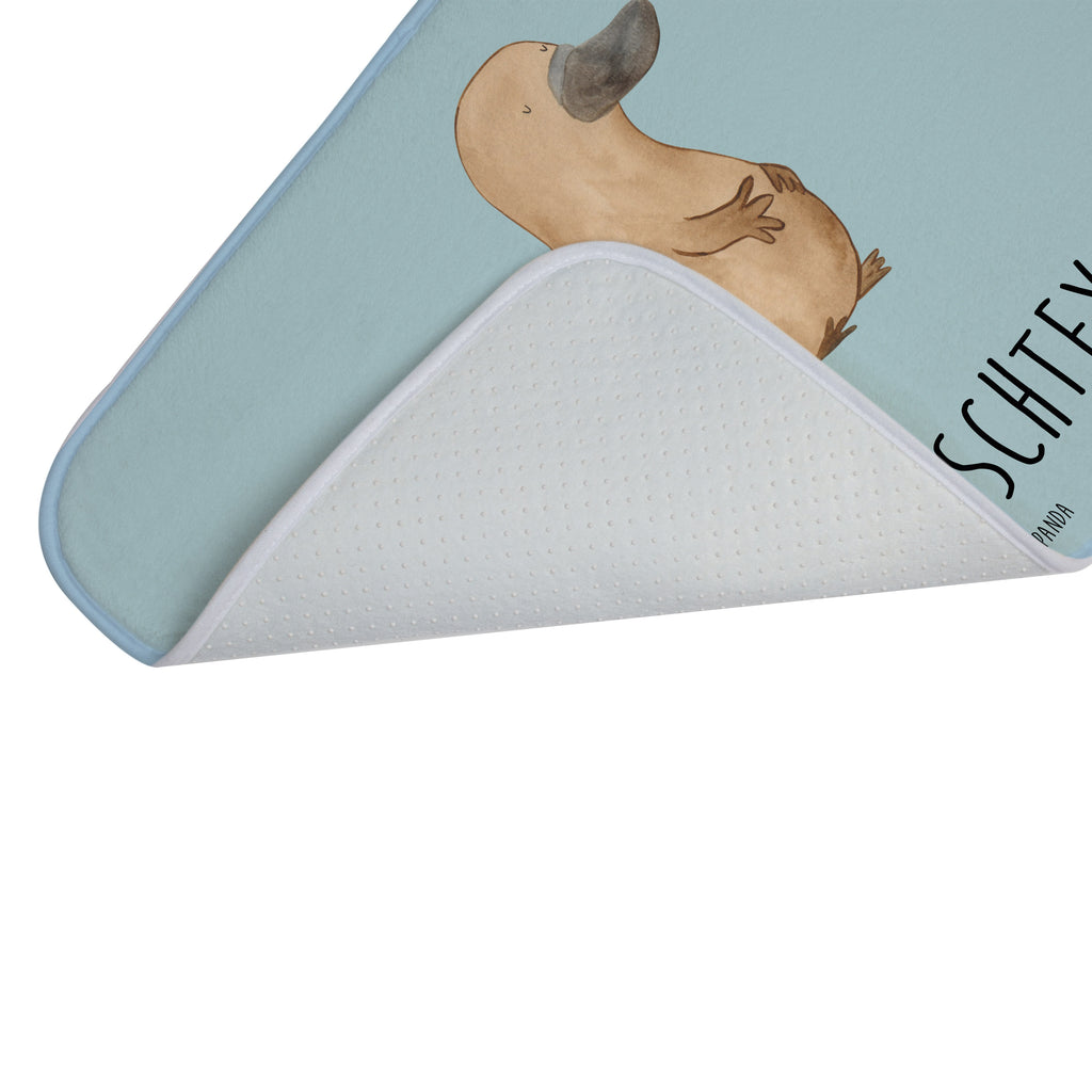 Personalisierter Badvorleger Schnabeltier mutig Personalisierte Badematte, Personalisierter Badteppich, Personalisierter Duschvorleger, Personalisierter Badezimmerteppich, Personalisierter Badezimmermatte, Personalisierter Badvorleger, Personalisierter Duschmatte, Personalisierter Duschteppich, Badematte mit Namen, Badteppich mit Namen, Duschvorleger mit Namen, Badezimmerteppich mit Namen, Badezimmermatte mit Namen, Badvorleger mit Namen, Duschmatte mit Namen, Duschteppich mit Namen, Wunschtext, Badvorleger selbst bedrucken, Wunschname, Personalisieren, Meerestiere, Meer, Urlaub, Schnabeltier, Mut, mutig, Lebensweisheit, Schnabeltiere, Motivation, Training, Büro, Arbeit, Neuanfang, Neustart, Weltreise, Raodtrip