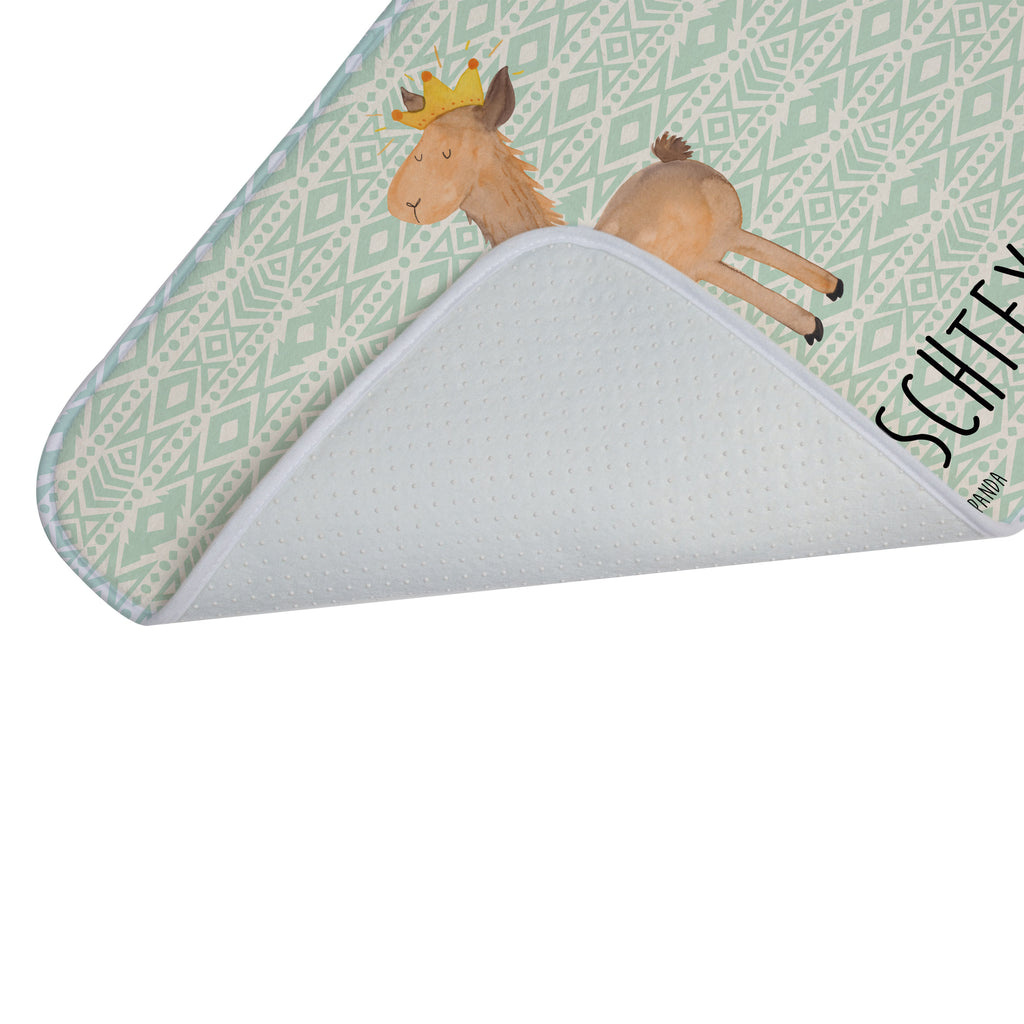 Personalisierter Badvorleger Lama König Personalisierte Badematte, Personalisierter Badteppich, Personalisierter Duschvorleger, Personalisierter Badezimmerteppich, Personalisierter Badezimmermatte, Personalisierter Badvorleger, Personalisierter Duschmatte, Personalisierter Duschteppich, Badematte mit Namen, Badteppich mit Namen, Duschvorleger mit Namen, Badezimmerteppich mit Namen, Badezimmermatte mit Namen, Badvorleger mit Namen, Duschmatte mit Namen, Duschteppich mit Namen, Wunschtext, Badvorleger selbst bedrucken, Wunschname, Personalisieren, Lama, Alpaka, Lamas, König, Königin, Freundin, Mama, Papa, Büro Kollege, Kollegin, Chef, Vorgesetzter, Abi, Abitur