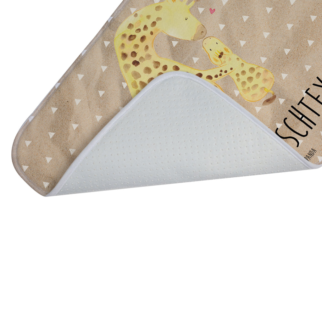 Personalisierter Badvorleger Giraffe mit Kind Personalisierte Badematte, Personalisierter Badteppich, Personalisierter Duschvorleger, Personalisierter Badezimmerteppich, Personalisierter Badezimmermatte, Personalisierter Badvorleger, Personalisierter Duschmatte, Personalisierter Duschteppich, Badematte mit Namen, Badteppich mit Namen, Duschvorleger mit Namen, Badezimmerteppich mit Namen, Badezimmermatte mit Namen, Badvorleger mit Namen, Duschmatte mit Namen, Duschteppich mit Namen, Wunschtext, Badvorleger selbst bedrucken, Wunschname, Personalisieren, Afrika, Wildtiere, Giraffe, Kind, Mutter, Mama, Tochter, Sohn, Lieblingsmensch