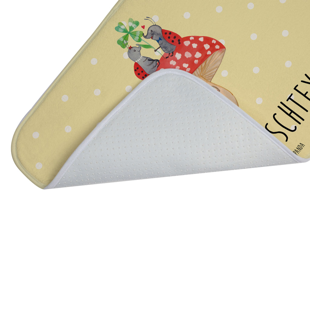 Personalisierter Badvorleger Marienkäfer Paar Fliegenpilz Personalisierte Badematte, Personalisierter Badteppich, Personalisierter Duschvorleger, Personalisierter Badezimmerteppich, Personalisierter Badezimmermatte, Personalisierter Badvorleger, Personalisierter Duschmatte, Personalisierter Duschteppich, Badematte mit Namen, Badteppich mit Namen, Duschvorleger mit Namen, Badezimmerteppich mit Namen, Badezimmermatte mit Namen, Badvorleger mit Namen, Duschmatte mit Namen, Duschteppich mit Namen, Wunschtext, Badvorleger selbst bedrucken, Wunschname, Personalisieren, Tiermotive, Gute Laune, lustige Sprüche, Tiere, Haus, Wohnung, zuhause, Fliegenpilz, Marienkäfer, Fleigenpilzhaus