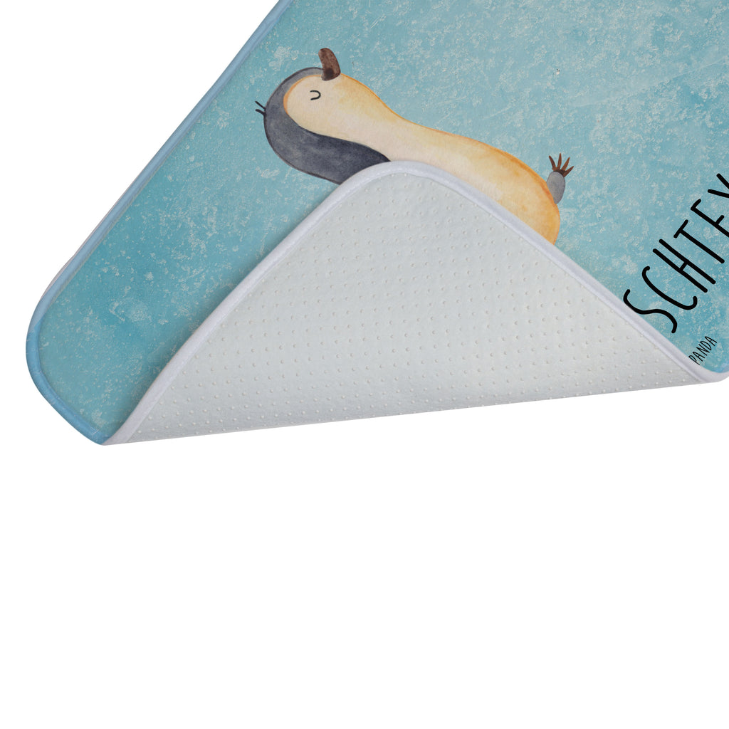 Personalisierter Badvorleger Pinguin marschierend Personalisierte Badematte, Personalisierter Badteppich, Personalisierter Duschvorleger, Personalisierter Badezimmerteppich, Personalisierter Badezimmermatte, Personalisierter Badvorleger, Personalisierter Duschmatte, Personalisierter Duschteppich, Badematte mit Namen, Badteppich mit Namen, Duschvorleger mit Namen, Badezimmerteppich mit Namen, Badezimmermatte mit Namen, Badvorleger mit Namen, Duschmatte mit Namen, Duschteppich mit Namen, Wunschtext, Badvorleger selbst bedrucken, Wunschname, Personalisieren, Pinguin, Pinguine, Frühaufsteher, Langschläfer, Bruder, Schwester, Familie
