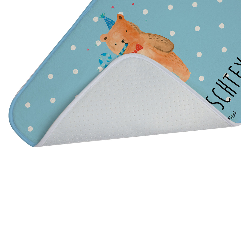 Personalisierter Badvorleger Birthday Bär Personalisierte Badematte, Personalisierter Badteppich, Personalisierter Duschvorleger, Personalisierter Badezimmerteppich, Personalisierter Badezimmermatte, Personalisierter Badvorleger, Personalisierter Duschmatte, Personalisierter Duschteppich, Badematte mit Namen, Badteppich mit Namen, Duschvorleger mit Namen, Badezimmerteppich mit Namen, Badezimmermatte mit Namen, Badvorleger mit Namen, Duschmatte mit Namen, Duschteppich mit Namen, Wunschtext, Badvorleger selbst bedrucken, Wunschname, Personalisieren, Bär, Teddy, Teddybär, Happy Birthday, Alles Gute, Glückwunsch, Geburtstag