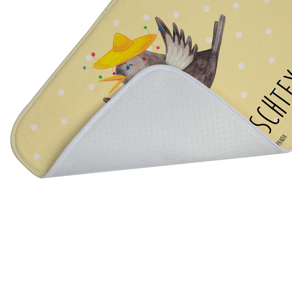 Personalisierter Badvorleger Rabe mit Sombrero Personalisierte Badematte, Personalisierter Badteppich, Personalisierter Duschvorleger, Personalisierter Badezimmerteppich, Personalisierter Badezimmermatte, Personalisierter Badvorleger, Personalisierter Duschmatte, Personalisierter Duschteppich, Badematte mit Namen, Badteppich mit Namen, Duschvorleger mit Namen, Badezimmerteppich mit Namen, Badezimmermatte mit Namen, Badvorleger mit Namen, Duschmatte mit Namen, Duschteppich mit Namen, Wunschtext, Badvorleger selbst bedrucken, Wunschname, Personalisieren, Tiermotive, Gute Laune, lustige Sprüche, Tiere, Rabe, Vogel, Vögel, Spruch positiv, fröhlich sein, glücklich sein, Glück Spruch, froh, Elster, Motivation