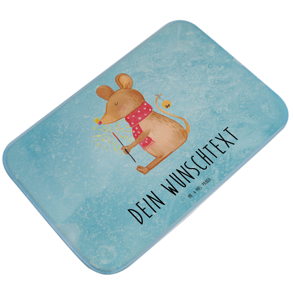 Personalisierter Badvorleger Weihnachtsmaus Personalisierte Badematte, Personalisierter Badteppich, Personalisierter Duschvorleger, Personalisierter Badezimmerteppich, Personalisierter Badezimmermatte, Personalisierter Badvorleger, Personalisierter Duschmatte, Personalisierter Duschteppich, Badematte mit Namen, Badteppich mit Namen, Duschvorleger mit Namen, Badezimmerteppich mit Namen, Badezimmermatte mit Namen, Badvorleger mit Namen, Duschmatte mit Namen, Duschteppich mit Namen, Wunschtext, Badvorleger selbst bedrucken, Wunschname, Personalisieren, Winter, Weihnachten, Weihnachtsdeko, Nikolaus, Advent, Heiligabend, Wintermotiv, Frohe Weihnachten, Weihnachtsgruß, Weihnachtsmotiv, Maus, Mäuschen, Weihnachtswunder