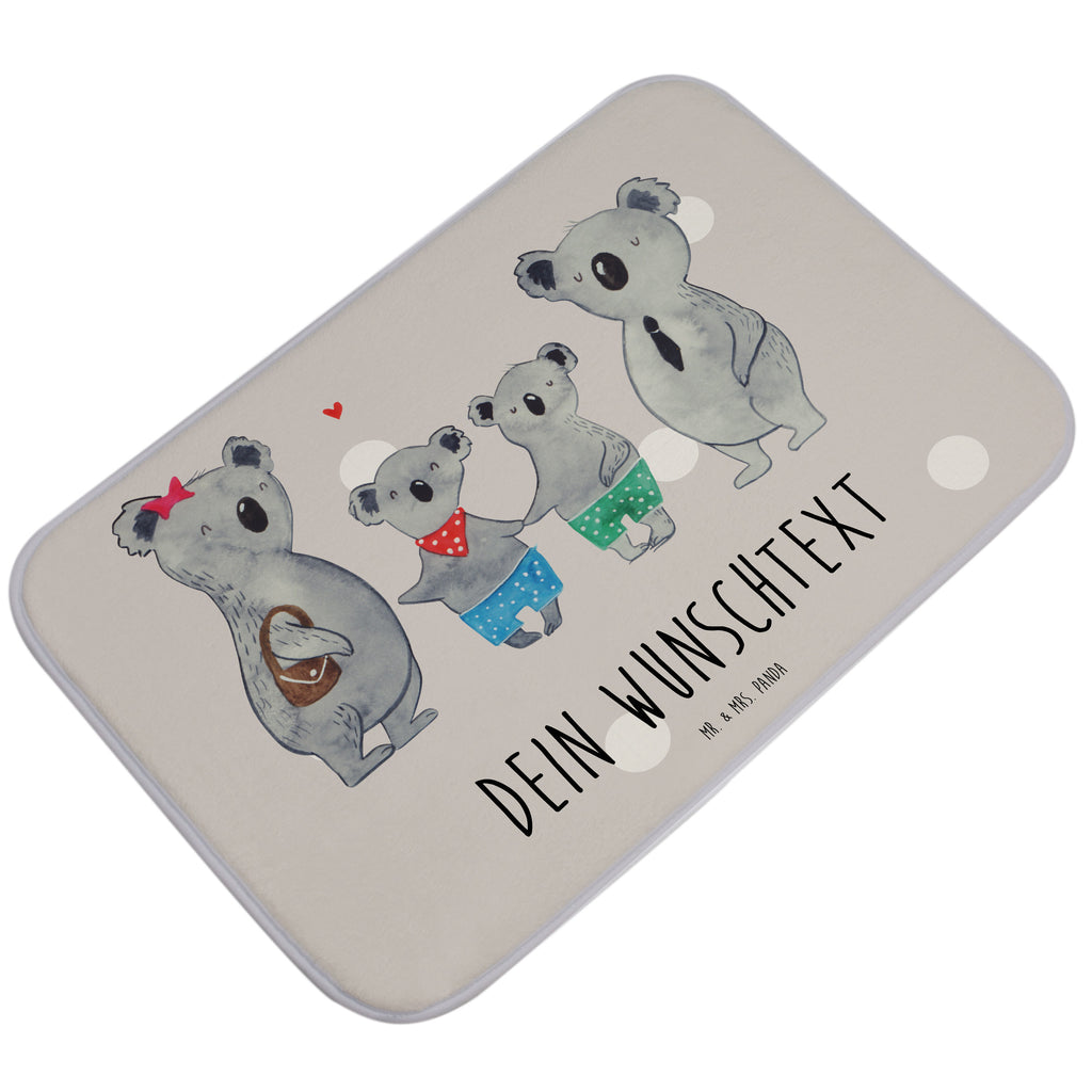 Personalisierter Badvorleger Koala Familie zwei Personalisierte Badematte, Personalisierter Badteppich, Personalisierter Duschvorleger, Personalisierter Badezimmerteppich, Personalisierter Badezimmermatte, Personalisierter Badvorleger, Personalisierter Duschmatte, Personalisierter Duschteppich, Badematte mit Namen, Badteppich mit Namen, Duschvorleger mit Namen, Badezimmerteppich mit Namen, Badezimmermatte mit Namen, Badvorleger mit Namen, Duschmatte mit Namen, Duschteppich mit Namen, Wunschtext, Badvorleger selbst bedrucken, Wunschname, Personalisieren, Familie, Vatertag, Muttertag, Bruder, Schwester, Mama, Papa, Oma, Opa, Koala, Koalabär, beste Familie, Familienzeit, Familienleben, Koalafamilie, Lieblingsfamilie