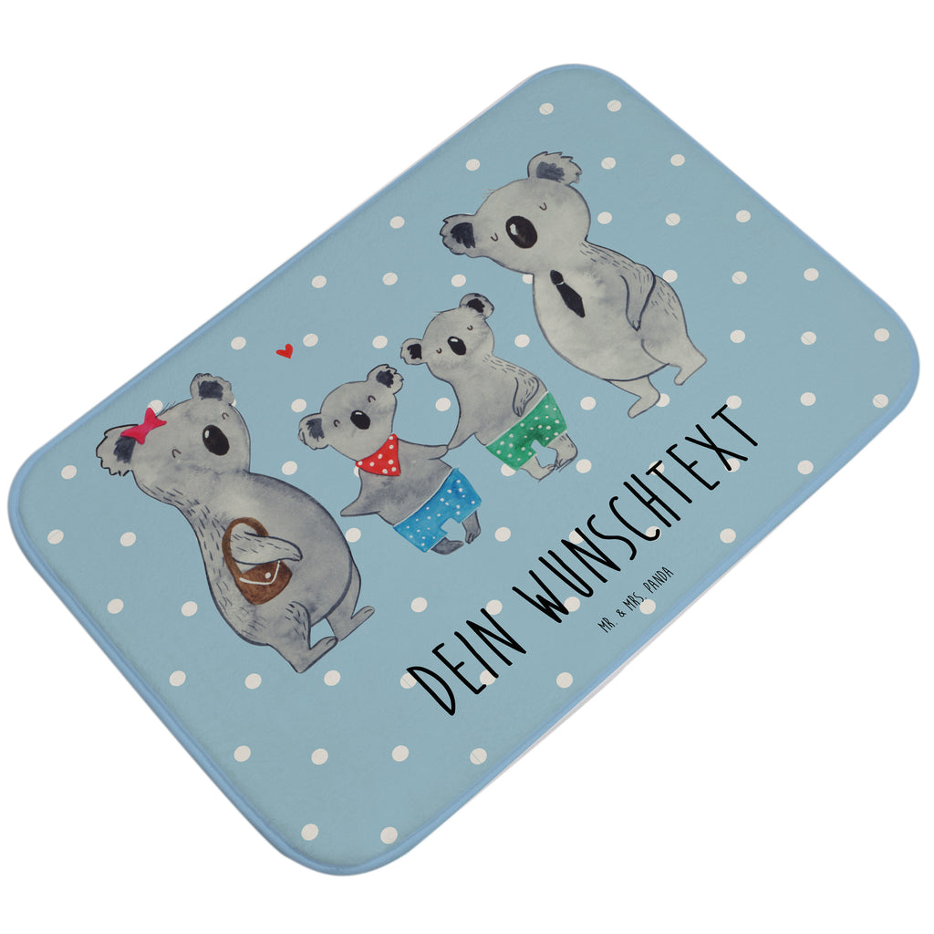 Personalisierter Badvorleger Koala Familie zwei Personalisierte Badematte, Personalisierter Badteppich, Personalisierter Duschvorleger, Personalisierter Badezimmerteppich, Personalisierter Badezimmermatte, Personalisierter Badvorleger, Personalisierter Duschmatte, Personalisierter Duschteppich, Badematte mit Namen, Badteppich mit Namen, Duschvorleger mit Namen, Badezimmerteppich mit Namen, Badezimmermatte mit Namen, Badvorleger mit Namen, Duschmatte mit Namen, Duschteppich mit Namen, Wunschtext, Badvorleger selbst bedrucken, Wunschname, Personalisieren, Familie, Vatertag, Muttertag, Bruder, Schwester, Mama, Papa, Oma, Opa, Koala, Koalabär, beste Familie, Familienzeit, Familienleben, Koalafamilie, Lieblingsfamilie