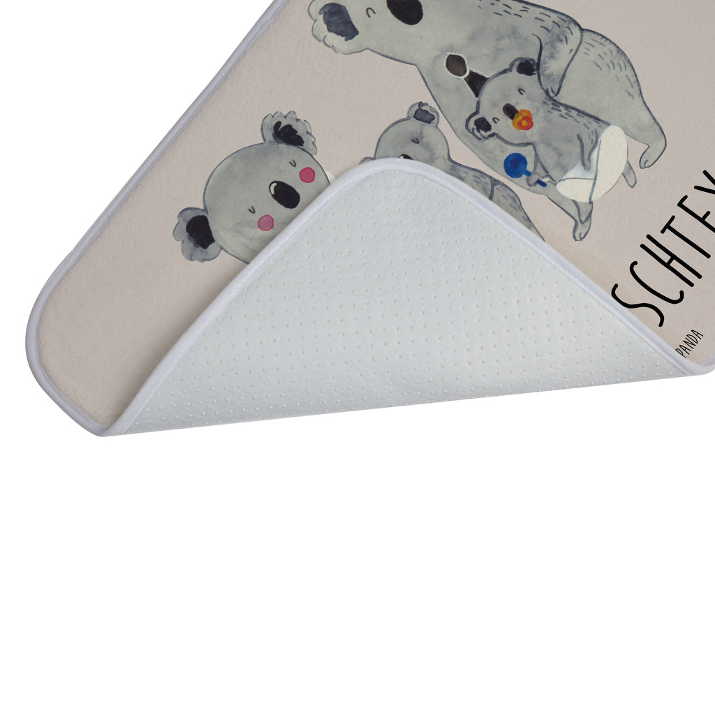 Personalisierter Badvorleger Koala Familie Personalisierte Badematte, Personalisierter Badteppich, Personalisierter Duschvorleger, Personalisierter Badezimmerteppich, Personalisierter Badezimmermatte, Personalisierter Badvorleger, Personalisierter Duschmatte, Personalisierter Duschteppich, Badematte mit Namen, Badteppich mit Namen, Duschvorleger mit Namen, Badezimmerteppich mit Namen, Badezimmermatte mit Namen, Badvorleger mit Namen, Duschmatte mit Namen, Duschteppich mit Namen, Wunschtext, Badvorleger selbst bedrucken, Wunschname, Personalisieren, Familie, Vatertag, Muttertag, Bruder, Schwester, Mama, Papa, Oma, Opa, Koala, Koalas, Family, Kinder, Geschwister, Familienleben