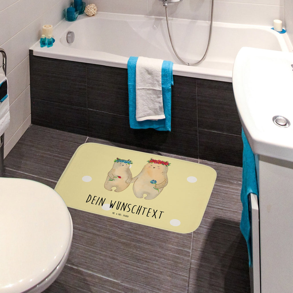 Personalisierter Badvorleger Bären mit Blumenkranz Personalisierte Badematte, Personalisierter Badteppich, Personalisierter Duschvorleger, Personalisierter Badezimmerteppich, Personalisierter Badezimmermatte, Personalisierter Badvorleger, Personalisierter Duschmatte, Personalisierter Duschteppich, Badematte mit Namen, Badteppich mit Namen, Duschvorleger mit Namen, Badezimmerteppich mit Namen, Badezimmermatte mit Namen, Badvorleger mit Namen, Duschmatte mit Namen, Duschteppich mit Namen, Wunschtext, Badvorleger selbst bedrucken, Wunschname, Personalisieren, Familie, Vatertag, Muttertag, Bruder, Schwester, Mama, Papa, Oma, Opa, Bär, Bären, Mutter, Mutti, Mami, Lieblingsmensch, Lieblingsmama, beste Mutter, weltbeste Mama, Geschenk Mama. Muttertag, Tochter, Kind, Kinder, Töchter, Family, Vorbild