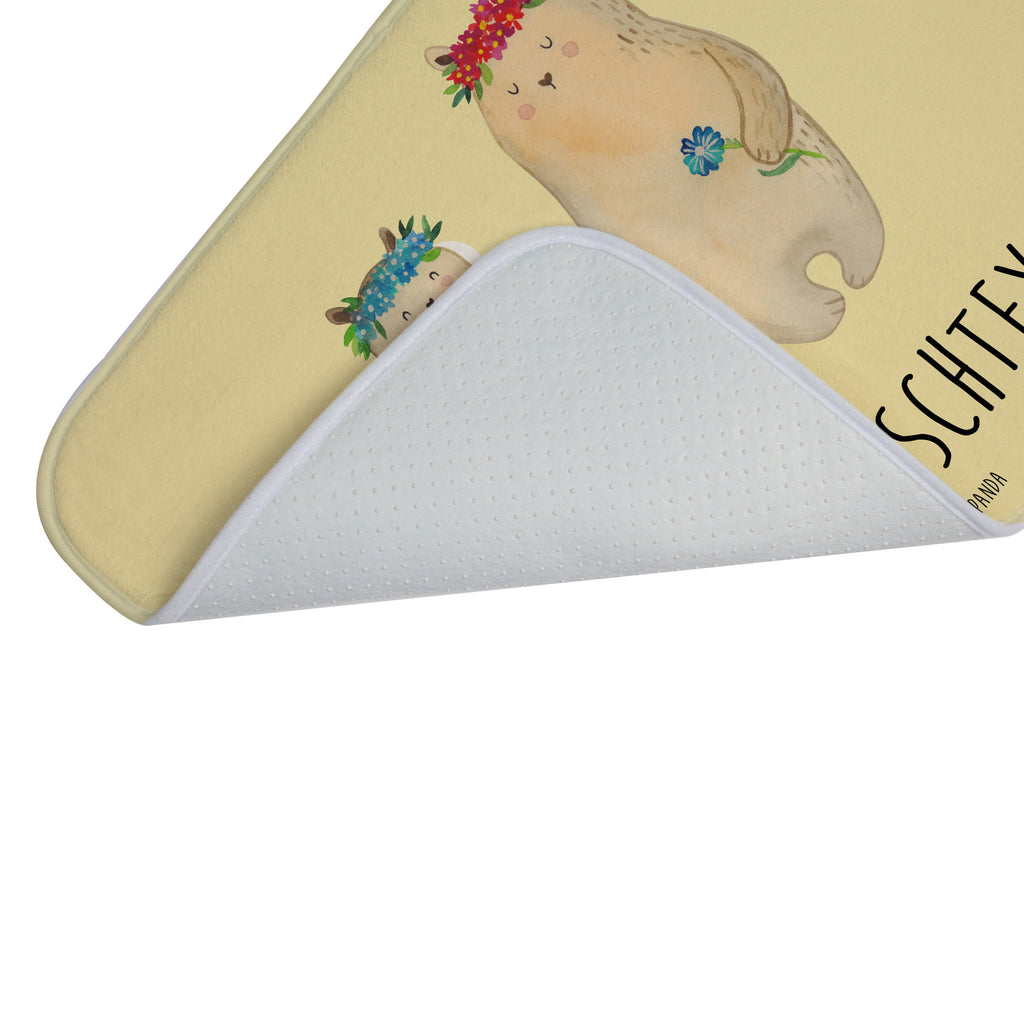 Personalisierter Badvorleger Bären mit Blumenkranz Personalisierte Badematte, Personalisierter Badteppich, Personalisierter Duschvorleger, Personalisierter Badezimmerteppich, Personalisierter Badezimmermatte, Personalisierter Badvorleger, Personalisierter Duschmatte, Personalisierter Duschteppich, Badematte mit Namen, Badteppich mit Namen, Duschvorleger mit Namen, Badezimmerteppich mit Namen, Badezimmermatte mit Namen, Badvorleger mit Namen, Duschmatte mit Namen, Duschteppich mit Namen, Wunschtext, Badvorleger selbst bedrucken, Wunschname, Personalisieren, Familie, Vatertag, Muttertag, Bruder, Schwester, Mama, Papa, Oma, Opa, Bär, Bären, Mutter, Mutti, Mami, Lieblingsmensch, Lieblingsmama, beste Mutter, weltbeste Mama, Geschenk Mama. Muttertag, Tochter, Kind, Kinder, Töchter, Family, Vorbild