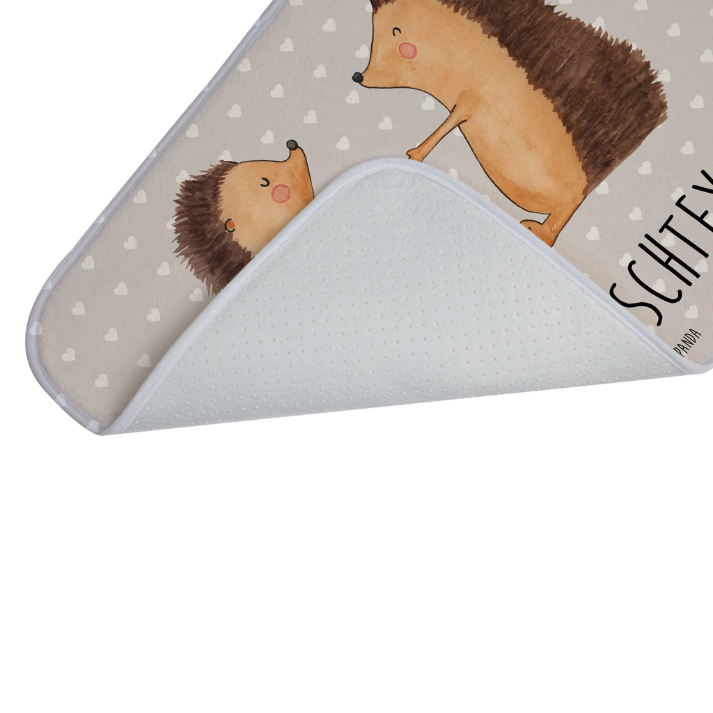 Personalisierter Badvorleger Igel Liebe Personalisierte Badematte, Personalisierter Badteppich, Personalisierter Duschvorleger, Personalisierter Badezimmerteppich, Personalisierter Badezimmermatte, Personalisierter Badvorleger, Personalisierter Duschmatte, Personalisierter Duschteppich, Badematte mit Namen, Badteppich mit Namen, Duschvorleger mit Namen, Badezimmerteppich mit Namen, Badezimmermatte mit Namen, Badvorleger mit Namen, Duschmatte mit Namen, Duschteppich mit Namen, Wunschtext, Badvorleger selbst bedrucken, Wunschname, Personalisieren, Liebe, Partner, Freund, Freundin, Ehemann, Ehefrau, Heiraten, Verlobung, Heiratsantrag, Liebesgeschenk, Jahrestag, Hocheitstag, Verliebt, Verlobt, Verheiratet, Geschenk, Liebesbeweis, Hochzeitstag, Hochzeit, Igel