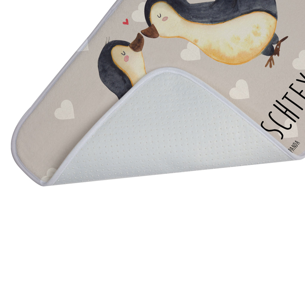 Personalisierter Badvorleger Pinguin Liebe Personalisierte Badematte, Personalisierter Badteppich, Personalisierter Duschvorleger, Personalisierter Badezimmerteppich, Personalisierter Badezimmermatte, Personalisierter Badvorleger, Personalisierter Duschmatte, Personalisierter Duschteppich, Badematte mit Namen, Badteppich mit Namen, Duschvorleger mit Namen, Badezimmerteppich mit Namen, Badezimmermatte mit Namen, Badvorleger mit Namen, Duschmatte mit Namen, Duschteppich mit Namen, Wunschtext, Badvorleger selbst bedrucken, Wunschname, Personalisieren, Liebe, Partner, Freund, Freundin, Ehemann, Ehefrau, Heiraten, Verlobung, Heiratsantrag, Liebesgeschenk, Jahrestag, Hocheitstag, Pinguin, Pinguine, Pinguin Paar, Pinguinpaar, Pinguin Liebe, Paar, Pärchen. Liebespaar, Liebesbeweis, Liebesspruch, Hochzeitstag, Geschenk Freund, Geschenk Freundin, Verlobte, Verlobter, Love, Geschenk Hochzeitstag, Geschenkidee, Hochzeit, Gastgeschenk