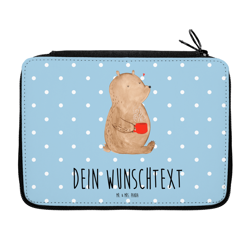 Personalisierte Federmappe Bär Kaffee Personalisierte Federmappe, Personalisierte Stiftetasche, PersonalisierteS Stifte Etui, Schule, Einschulung, Geschenk, Kind, Schüler, Schülerin, Personalisierte Stifterolle, PersonalisierteS Federmäppchen, Motiv, Grundschule, Federmäppchen bedruckt, Büro Stifte Etui, Bestückte Federmappe, Kinder Federmappe, Federmappe Einschulung, Federmappe mit Namen, Stiftemappe mit Namen, Stifterolle mit Namen, Federmäppchen mit Namen, Bär, Teddy, Teddybär, Kaffee, Coffee, Bären, guten Morgen, Morgenroutine, Welt erobern, Welt retten, Motivation