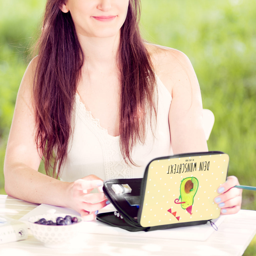 Personalisierte Federmappe Avocado Party Personalisierte Federmappe, Personalisierte Stiftetasche, PersonalisierteS Stifte Etui, Schule, Einschulung, Geschenk, Kind, Schüler, Schülerin, Personalisierte Stifterolle, PersonalisierteS Federmäppchen, Motiv, Grundschule, Federmäppchen bedruckt, Büro Stifte Etui, Bestückte Federmappe, Kinder Federmappe, Federmappe Einschulung, Federmappe mit Namen, Stiftemappe mit Namen, Stifterolle mit Namen, Federmäppchen mit Namen, Avocado, Veggie, Vegan, Gesund, Avocados, Party, Geburtstag, Geburtstagsfeier, Happy Birthday, Feier, Feierei, Lieblingstag, Prüfung, Abifeier, Abi, Bestanden, Jahrestag, Jubiläum, Firmenfeier, Klassenfeier, Schulabschluss, Abschluss