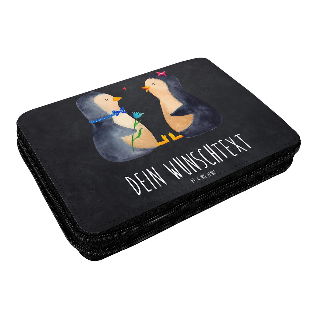 Personalisierte Federmappe Pinguin Pärchen Personalisierte Federmappe, Personalisierte Stiftetasche, PersonalisierteS Stifte Etui, Schule, Einschulung, Geschenk, Kind, Schüler, Schülerin, Personalisierte Stifterolle, PersonalisierteS Federmäppchen, Motiv, Grundschule, Federmäppchen bedruckt, Büro Stifte Etui, Bestückte Federmappe, Kinder Federmappe, Federmappe Einschulung, Federmappe mit Namen, Stiftemappe mit Namen, Stifterolle mit Namen, Federmäppchen mit Namen, Pinguin, Pinguine, Liebe, Liebespaar, Liebesbeweis, Liebesgeschenk, Verlobung, Jahrestag, Hochzeitstag, Hochzeit, Hochzeitsgeschenk, große Liebe, Traumpaar