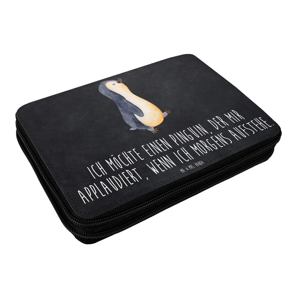 Federmappe Pinguin marschierend Federmappe, Stiftetasche, Stifte Etui, Schule, Einschulung, Geschenk, Kind, Schüler, Schülerin, Stifterolle, Federmäppchen, Motiv, Grundschule, Federmäppchen bedruckt, Büro Stifte Etui, Bestückte Federmappe, Kinder Federmappe, Federmappe Einschulung, Pinguin, Pinguine, Frühaufsteher, Langschläfer, Bruder, Schwester, Familie