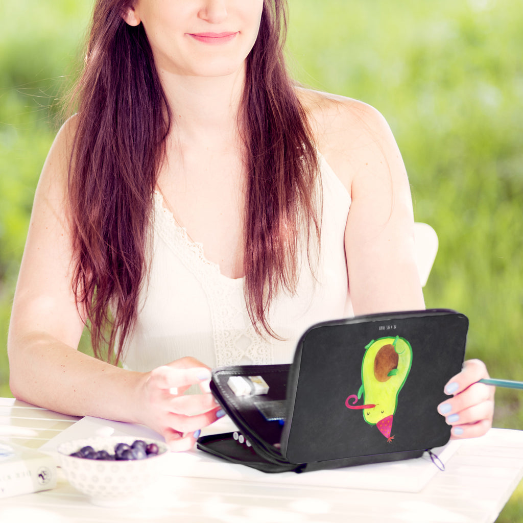 Federmappe Avocado Party Time Federmappe, Stiftetasche, Stifte Etui, Schule, Einschulung, Geschenk, Kind, Schüler, Schülerin, Stifterolle, Federmäppchen, Motiv, Grundschule, Federmäppchen bedruckt, Büro Stifte Etui, Bestückte Federmappe, Kinder Federmappe, Federmappe Einschulung, Avocado, Veggie, Vegan, Gesund