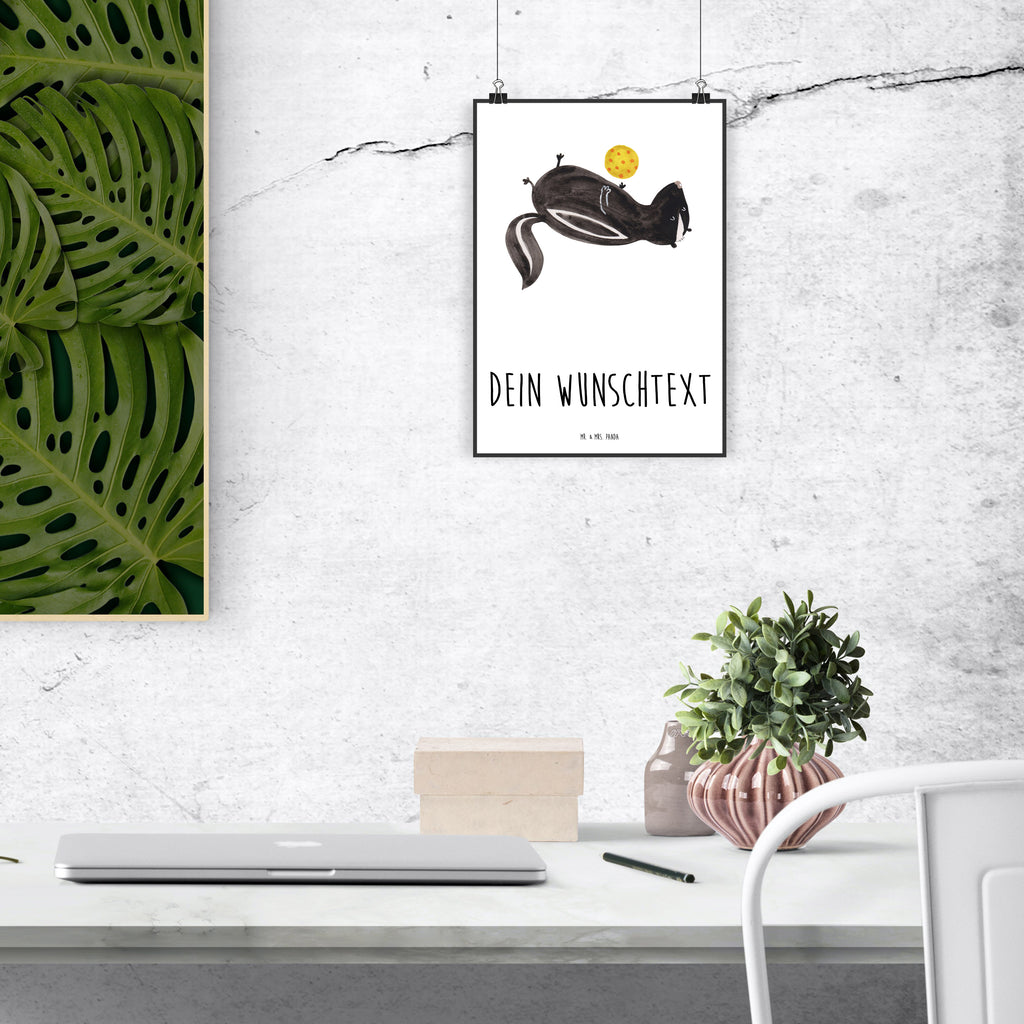 Personalisiertes Poster Stinktier Ball Personalisiertes Poster, Personalisiertes Wandposter, Personalisiertes Bild, Personalisierte Wanddeko, Personalisiertes Küchenposter, Personalisiertes Kinderposter, Personalisierte Wanddeko Bild, Personalisierte Raumdekoration, Personalisierte Wanddekoration, Personalisiertes Handgemaltes Poster, Personalisiertes Designposter, Personalisierter Kunstdruck, Personalisierter Posterdruck, Poster mit Namen, Wandposter mit Namen, Bild mit Namen, Wanddeko mit Namen, Küchenposter mit Namen, Kinderposter mit Namen, Wanddeko Bild mit Namen, Raumdekoration mit Namen, Wanddekoration mit Namen, Kunstdruck mit Namen, Posterdruck mit Namen, Wunschtext Poster, Poster selbst gestalten., Stinktier, Skunk, Wildtier, Raubtier, Stinker, Stinki, verspielt, Weisheit