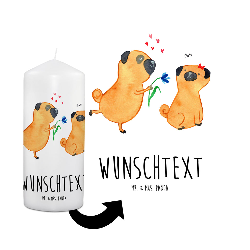 Personalisierte Kerze Mops verliebt Kerze, Taufkerze, Kommunionskerze, Geburtstagskerze, Geschenk Kerze, Taufgeschenk Kerze, Kerze mit Druck, Besondere Kerze, Geschenkidee Kerze, Kerze für Kommunion, Hund, Hundemotiv, Haustier, Hunderasse, Tierliebhaber, Hundebesitzer, Sprüche, Mops, Möpse, Hundeliebe, verliebt, Liebe, Liebesspruch. Verlobt, Geschenk Freund, Partner