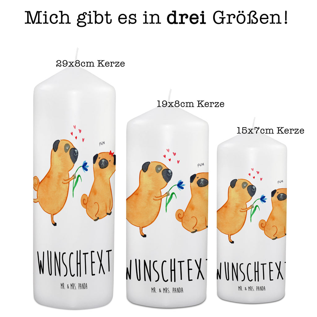 Personalisierte Kerze Mops verliebt Kerze, Taufkerze, Kommunionskerze, Geburtstagskerze, Geschenk Kerze, Taufgeschenk Kerze, Kerze mit Druck, Besondere Kerze, Geschenkidee Kerze, Kerze für Kommunion, Hund, Hundemotiv, Haustier, Hunderasse, Tierliebhaber, Hundebesitzer, Sprüche, Mops, Möpse, Hundeliebe, verliebt, Liebe, Liebesspruch. Verlobt, Geschenk Freund, Partner
