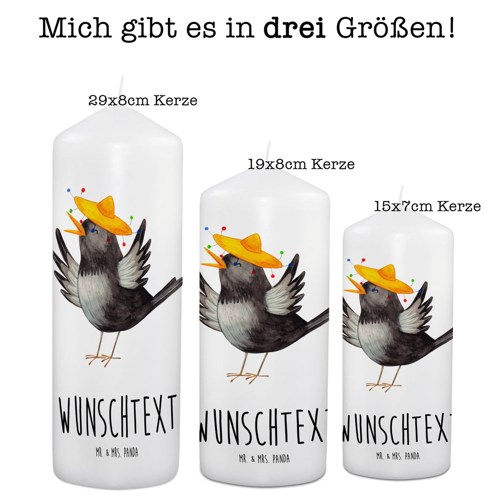 Personalisierte Kerze Rabe mit Sombrero Kerze, Taufkerze, Kommunionskerze, Geburtstagskerze, Geschenk Kerze, Taufgeschenk Kerze, Kerze mit Druck, Besondere Kerze, Geschenkidee Kerze, Kerze für Kommunion, süße Tiermotive, gute Laune, lustige Sprüche, Tiere, Rabe, Vogel, Vögel, Spruch positiv, fröhlich sein, glücklich sein, Glück Spruch, froh, Elster, Motivation