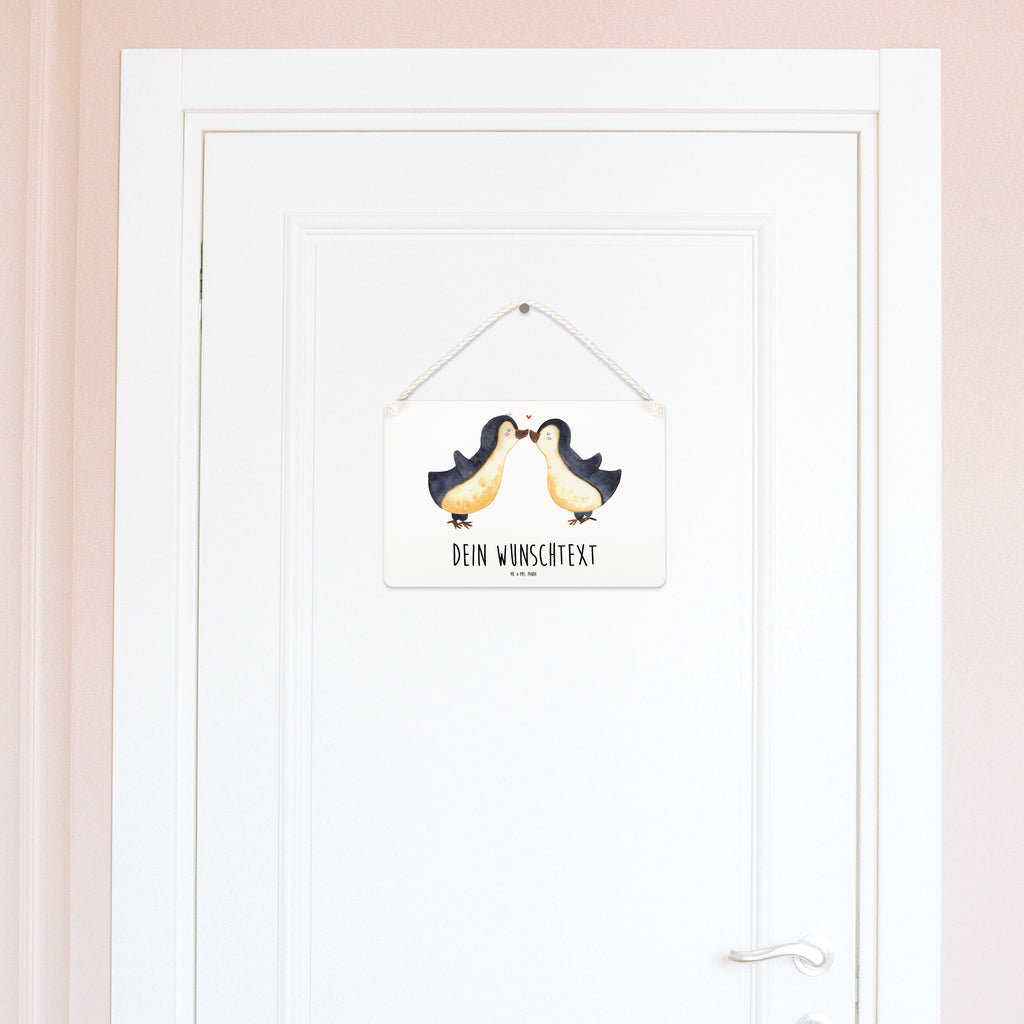 Personalisiertes Deko Schild Pinguine Kuss Dekoschild, Deko Schild, Schild, Tür Schild, Türschild, Holzschild, Wandschild, Wanddeko, Liebe, Partner, Freund, Freundin, Ehemann, Ehefrau, Heiraten, Verlobung, Heiratsantrag, Liebesgeschenk, Jahrestag, Hocheitstag, Valentinstag, Geschenk für Frauen, Hochzeitstag, Mitbringsel, Geschenk für Freundin, Geschenk für Partner, Liebesbeweis, für Männer, für Ehemann