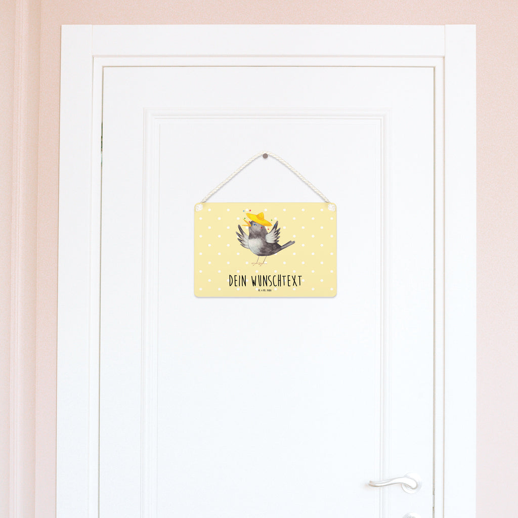 Personalisiertes Deko Schild Rabe mit Sombrero Dekoschild, Deko Schild, Schild, Tür Schild, Türschild, Holzschild, Wandschild, Wanddeko, Tiermotive, Gute Laune, lustige Sprüche, Tiere, Rabe, Vogel, Vögel, Spruch positiv, fröhlich sein, glücklich sein, Glück Spruch, froh, Elster, Motivation