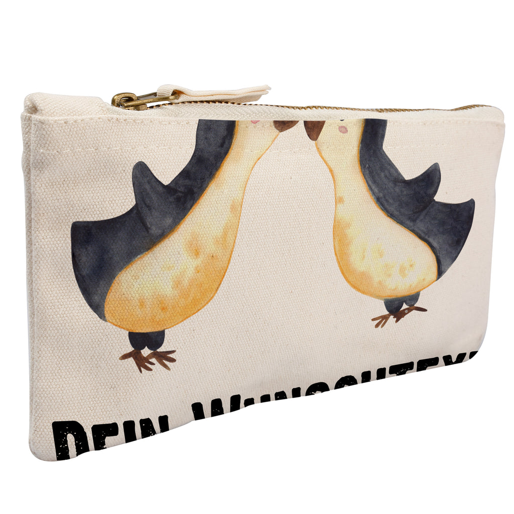Personalisierte Schminktasche Pinguine Kuss Personalisierte Schminktasche, Personalisierte Kosmetiktasche, Personalisierter Kosmetikbeutel, Personalisiertes Stiftemäppchen, Personalisiertes Etui, Personalisierte Federmappe, Personalisierte Makeup Bag, Personalisiertes Schminketui, Personalisiertes Kosmetiketui, Personalisiertes Schlamperetui, Schminktasche mit Namen, Kosmetiktasche mit Namen, Kosmetikbeutel mit Namen, Stiftemäppchen mit Namen, Etui mit Namen, Federmappe mit Namen, Makeup Bg  mit Namen, Schminketui mit Namen, Kosmetiketui mit Namen, Schlamperetui mit Namen, Schminktasche personalisieren, Schminktasche bedrucken, Schminktasche selbst gestalten, Liebe, Partner, Freund, Freundin, Ehemann, Ehefrau, Heiraten, Verlobung, Heiratsantrag, Liebesgeschenk, Jahrestag, Hocheitstag, Valentinstag, Geschenk für Frauen, Hochzeitstag, Mitbringsel, Geschenk für Freundin, Geschenk für Partner, Liebesbeweis, für Männer, für Ehemann