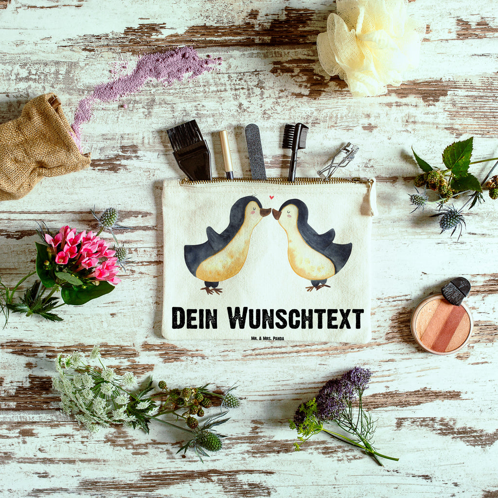 Personalisierte Schminktasche Pinguine Kuss Personalisierte Schminktasche, Personalisierte Kosmetiktasche, Personalisierter Kosmetikbeutel, Personalisiertes Stiftemäppchen, Personalisiertes Etui, Personalisierte Federmappe, Personalisierte Makeup Bag, Personalisiertes Schminketui, Personalisiertes Kosmetiketui, Personalisiertes Schlamperetui, Schminktasche mit Namen, Kosmetiktasche mit Namen, Kosmetikbeutel mit Namen, Stiftemäppchen mit Namen, Etui mit Namen, Federmappe mit Namen, Makeup Bg  mit Namen, Schminketui mit Namen, Kosmetiketui mit Namen, Schlamperetui mit Namen, Schminktasche personalisieren, Schminktasche bedrucken, Schminktasche selbst gestalten, Liebe, Partner, Freund, Freundin, Ehemann, Ehefrau, Heiraten, Verlobung, Heiratsantrag, Liebesgeschenk, Jahrestag, Hocheitstag, Valentinstag, Geschenk für Frauen, Hochzeitstag, Mitbringsel, Geschenk für Freundin, Geschenk für Partner, Liebesbeweis, für Männer, für Ehemann