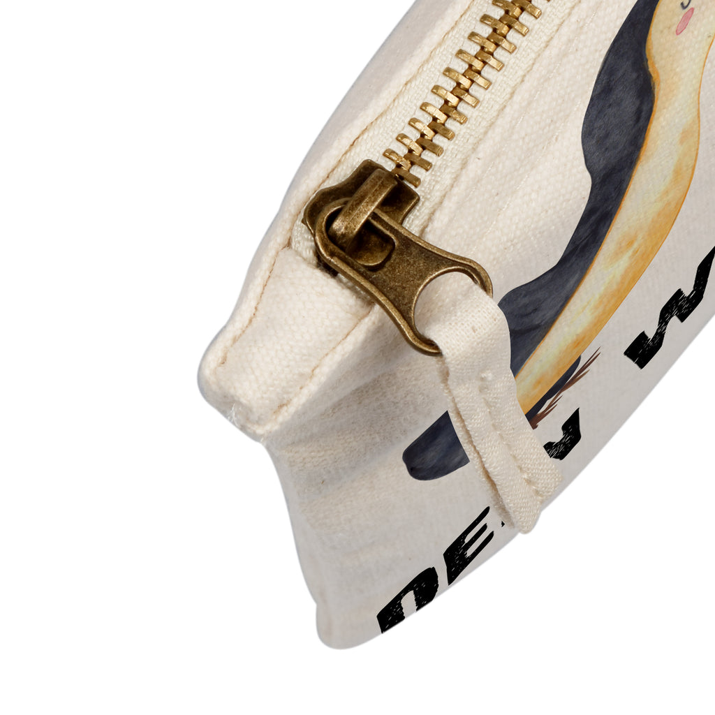 Personalisierte Schminktasche Pinguine Kuss Personalisierte Schminktasche, Personalisierte Kosmetiktasche, Personalisierter Kosmetikbeutel, Personalisiertes Stiftemäppchen, Personalisiertes Etui, Personalisierte Federmappe, Personalisierte Makeup Bag, Personalisiertes Schminketui, Personalisiertes Kosmetiketui, Personalisiertes Schlamperetui, Schminktasche mit Namen, Kosmetiktasche mit Namen, Kosmetikbeutel mit Namen, Stiftemäppchen mit Namen, Etui mit Namen, Federmappe mit Namen, Makeup Bg  mit Namen, Schminketui mit Namen, Kosmetiketui mit Namen, Schlamperetui mit Namen, Schminktasche personalisieren, Schminktasche bedrucken, Schminktasche selbst gestalten, Liebe, Partner, Freund, Freundin, Ehemann, Ehefrau, Heiraten, Verlobung, Heiratsantrag, Liebesgeschenk, Jahrestag, Hocheitstag, Valentinstag, Geschenk für Frauen, Hochzeitstag, Mitbringsel, Geschenk für Freundin, Geschenk für Partner, Liebesbeweis, für Männer, für Ehemann