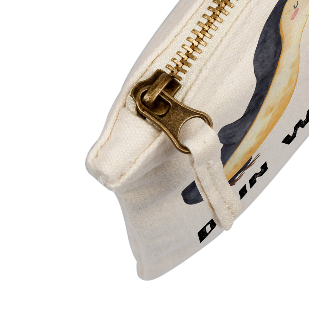 Personalisierte Schminktasche Pinguine Kuss Personalisierte Schminktasche, Personalisierte Kosmetiktasche, Personalisierter Kosmetikbeutel, Personalisiertes Stiftemäppchen, Personalisiertes Etui, Personalisierte Federmappe, Personalisierte Makeup Bag, Personalisiertes Schminketui, Personalisiertes Kosmetiketui, Personalisiertes Schlamperetui, Schminktasche mit Namen, Kosmetiktasche mit Namen, Kosmetikbeutel mit Namen, Stiftemäppchen mit Namen, Etui mit Namen, Federmappe mit Namen, Makeup Bg  mit Namen, Schminketui mit Namen, Kosmetiketui mit Namen, Schlamperetui mit Namen, Schminktasche personalisieren, Schminktasche bedrucken, Schminktasche selbst gestalten, Liebe, Partner, Freund, Freundin, Ehemann, Ehefrau, Heiraten, Verlobung, Heiratsantrag, Liebesgeschenk, Jahrestag, Hocheitstag, Valentinstag, Geschenk für Frauen, Hochzeitstag, Mitbringsel, Geschenk für Freundin, Geschenk für Partner, Liebesbeweis, für Männer, für Ehemann