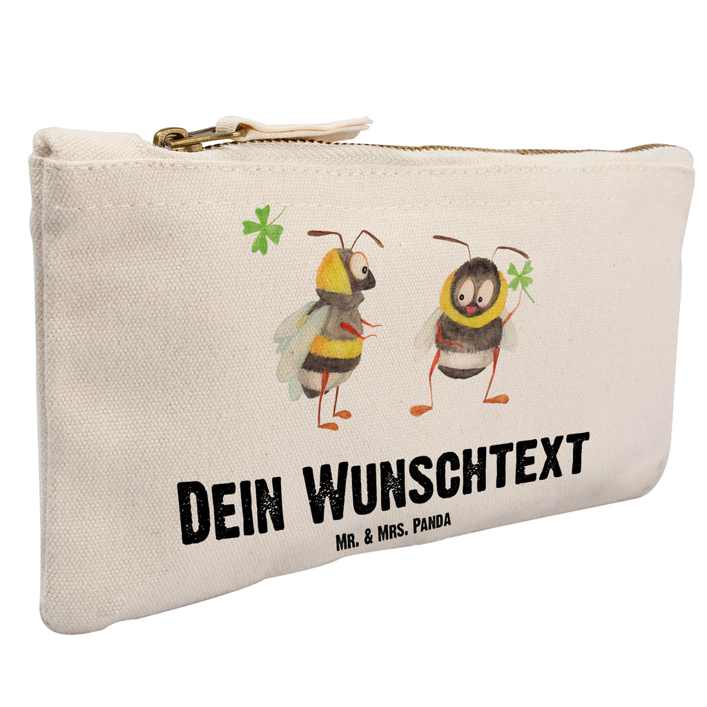 Personalisierte Schminktasche Bienen Paar Personalisierte Schminktasche, Personalisierte Kosmetiktasche, Personalisierter Kosmetikbeutel, Personalisiertes Stiftemäppchen, Personalisiertes Etui, Personalisierte Federmappe, Personalisierte Makeup Bag, Personalisiertes Schminketui, Personalisiertes Kosmetiketui, Personalisiertes Schlamperetui, Schminktasche mit Namen, Kosmetiktasche mit Namen, Kosmetikbeutel mit Namen, Stiftemäppchen mit Namen, Etui mit Namen, Federmappe mit Namen, Makeup Bg  mit Namen, Schminketui mit Namen, Kosmetiketui mit Namen, Schlamperetui mit Namen, Schminktasche personalisieren, Schminktasche bedrucken, Schminktasche selbst gestalten, Liebe, Partner, Freund, Freundin, Ehemann, Ehefrau, Heiraten, Verlobung, Heiratsantrag, Liebesgeschenk, Jahrestag, Hocheitstag, Valentinstag, Geschenk für Frauen, Hochzeitstag, Mitbringsel, Geschenk für Freundin, Geschenk für Partner, Liebesbeweis, für Männer, für Ehemann, Schildkröten, verliebte Schildkröten