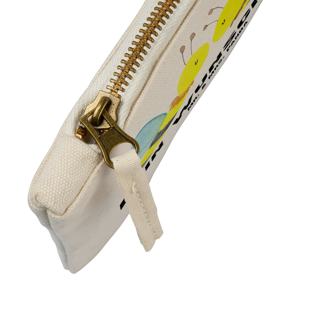 Personalisierte Schminktasche Biene Liebe Personalisierte Schminktasche, Personalisierte Kosmetiktasche, Personalisierter Kosmetikbeutel, Personalisiertes Stiftemäppchen, Personalisiertes Etui, Personalisierte Federmappe, Personalisierte Makeup Bag, Personalisiertes Schminketui, Personalisiertes Kosmetiketui, Personalisiertes Schlamperetui, Schminktasche mit Namen, Kosmetiktasche mit Namen, Kosmetikbeutel mit Namen, Stiftemäppchen mit Namen, Etui mit Namen, Federmappe mit Namen, Makeup Bg  mit Namen, Schminketui mit Namen, Kosmetiketui mit Namen, Schlamperetui mit Namen, Schminktasche personalisieren, Schminktasche bedrucken, Schminktasche selbst gestalten, Biene, Wespe, Hummel