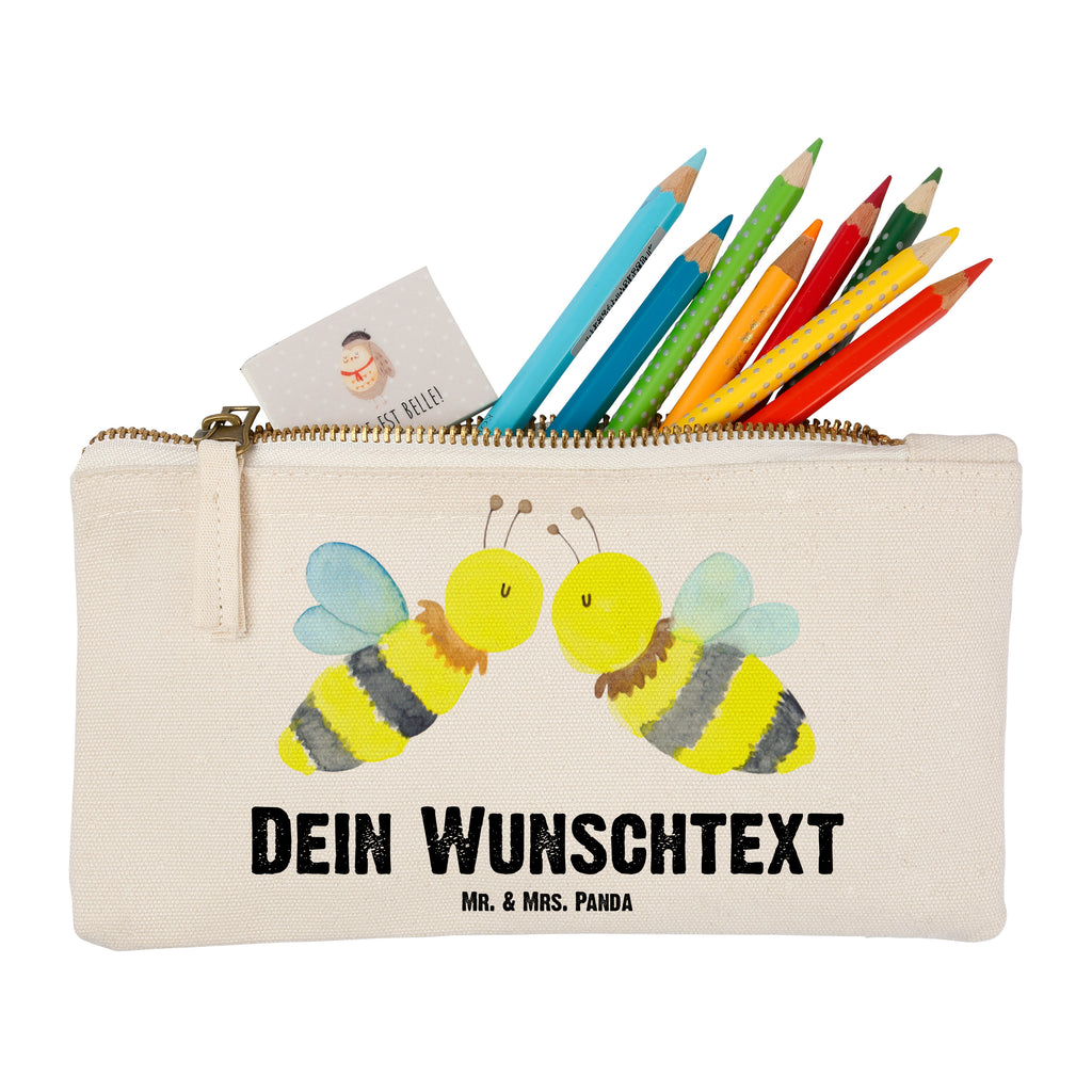 Personalisierte Schminktasche Biene Liebe Personalisierte Schminktasche, Personalisierte Kosmetiktasche, Personalisierter Kosmetikbeutel, Personalisiertes Stiftemäppchen, Personalisiertes Etui, Personalisierte Federmappe, Personalisierte Makeup Bag, Personalisiertes Schminketui, Personalisiertes Kosmetiketui, Personalisiertes Schlamperetui, Schminktasche mit Namen, Kosmetiktasche mit Namen, Kosmetikbeutel mit Namen, Stiftemäppchen mit Namen, Etui mit Namen, Federmappe mit Namen, Makeup Bg  mit Namen, Schminketui mit Namen, Kosmetiketui mit Namen, Schlamperetui mit Namen, Schminktasche personalisieren, Schminktasche bedrucken, Schminktasche selbst gestalten, Biene, Wespe, Hummel
