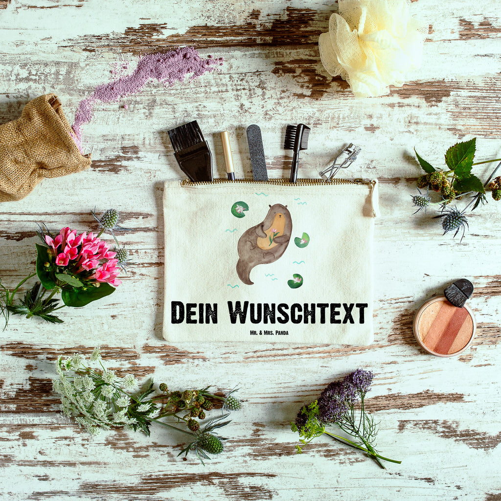 Personalisierte Schminktasche Otter mit Seerose Personalisierte Schminktasche, Personalisierte Kosmetiktasche, Personalisierter Kosmetikbeutel, Personalisiertes Stiftemäppchen, Personalisiertes Etui, Personalisierte Federmappe, Personalisierte Makeup Bag, Personalisiertes Schminketui, Personalisiertes Kosmetiketui, Personalisiertes Schlamperetui, Schminktasche mit Namen, Kosmetiktasche mit Namen, Kosmetikbeutel mit Namen, Stiftemäppchen mit Namen, Etui mit Namen, Federmappe mit Namen, Makeup Bg  mit Namen, Schminketui mit Namen, Kosmetiketui mit Namen, Schlamperetui mit Namen, Schminktasche personalisieren, Schminktasche bedrucken, Schminktasche selbst gestalten, Otter, Fischotter, Seeotter, Otter Seeotter See Otter
