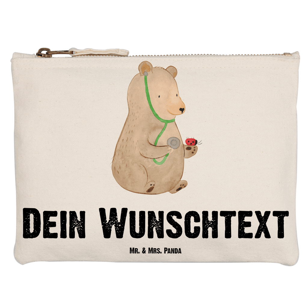 Personalisierte Schminktasche Bär Arzt Personalisierte Schminktasche, Personalisierte Kosmetiktasche, Personalisierter Kosmetikbeutel, Personalisiertes Stiftemäppchen, Personalisiertes Etui, Personalisierte Federmappe, Personalisierte Makeup Bag, Personalisiertes Schminketui, Personalisiertes Kosmetiketui, Personalisiertes Schlamperetui, Schminktasche mit Namen, Kosmetiktasche mit Namen, Kosmetikbeutel mit Namen, Stiftemäppchen mit Namen, Etui mit Namen, Federmappe mit Namen, Makeup Bg  mit Namen, Schminketui mit Namen, Kosmetiketui mit Namen, Schlamperetui mit Namen, Schminktasche personalisieren, Schminktasche bedrucken, Schminktasche selbst gestalten, Bär, Teddy, Teddybär, Arzt, Ärztin, Doktor, Professor, Doktorin, Professorin
