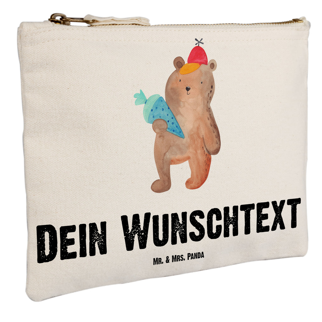 Personalisierte Schminktasche Bär mit Schultüte Personalisierte Schminktasche, Personalisierte Kosmetiktasche, Personalisierter Kosmetikbeutel, Personalisiertes Stiftemäppchen, Personalisiertes Etui, Personalisierte Federmappe, Personalisierte Makeup Bag, Personalisiertes Schminketui, Personalisiertes Kosmetiketui, Personalisiertes Schlamperetui, Schminktasche mit Namen, Kosmetiktasche mit Namen, Kosmetikbeutel mit Namen, Stiftemäppchen mit Namen, Etui mit Namen, Federmappe mit Namen, Makeup Bg  mit Namen, Schminketui mit Namen, Kosmetiketui mit Namen, Schlamperetui mit Namen, Schminktasche personalisieren, Schminktasche bedrucken, Schminktasche selbst gestalten, Bär, Teddy, Teddybär, Bär Motiv, Schultüte, Erster Schultag Geschenk, Einschulung Geschenk, Schule Geschenk, Grundschule, Schulanfang, Schulbeginn