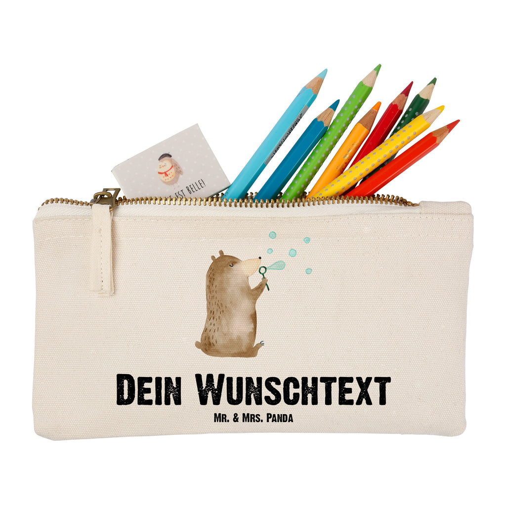 Personalisierte Schminktasche Bär Seifenblasen Personalisierte Schminktasche, Personalisierte Kosmetiktasche, Personalisierter Kosmetikbeutel, Personalisiertes Stiftemäppchen, Personalisiertes Etui, Personalisierte Federmappe, Personalisierte Makeup Bag, Personalisiertes Schminketui, Personalisiertes Kosmetiketui, Personalisiertes Schlamperetui, Schminktasche mit Namen, Kosmetiktasche mit Namen, Kosmetikbeutel mit Namen, Stiftemäppchen mit Namen, Etui mit Namen, Federmappe mit Namen, Makeup Bg  mit Namen, Schminketui mit Namen, Kosmetiketui mit Namen, Schlamperetui mit Namen, Schminktasche personalisieren, Schminktasche bedrucken, Schminktasche selbst gestalten, Bär, Teddy, Teddybär, Seifenblasen Bär Lustig Sein Glücklich Traurig Happy