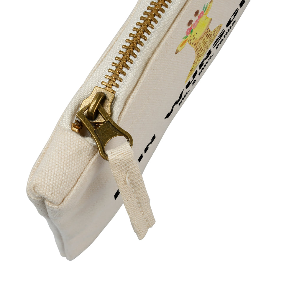 Personalisierte Schminktasche Giraffe Blumenkranz Personalisierte Schminktasche, Personalisierte Kosmetiktasche, Personalisierter Kosmetikbeutel, Personalisiertes Stiftemäppchen, Personalisiertes Etui, Personalisierte Federmappe, Personalisierte Makeup Bag, Personalisiertes Schminketui, Personalisiertes Kosmetiketui, Personalisiertes Schlamperetui, Schminktasche mit Namen, Kosmetiktasche mit Namen, Kosmetikbeutel mit Namen, Stiftemäppchen mit Namen, Etui mit Namen, Federmappe mit Namen, Makeup Bg  mit Namen, Schminketui mit Namen, Kosmetiketui mit Namen, Schlamperetui mit Namen, Schminktasche personalisieren, Schminktasche bedrucken, Schminktasche selbst gestalten, Afrika, Wildtiere, Giraffe, Blumenkranz, Abenteurer, Selbstliebe, Freundin