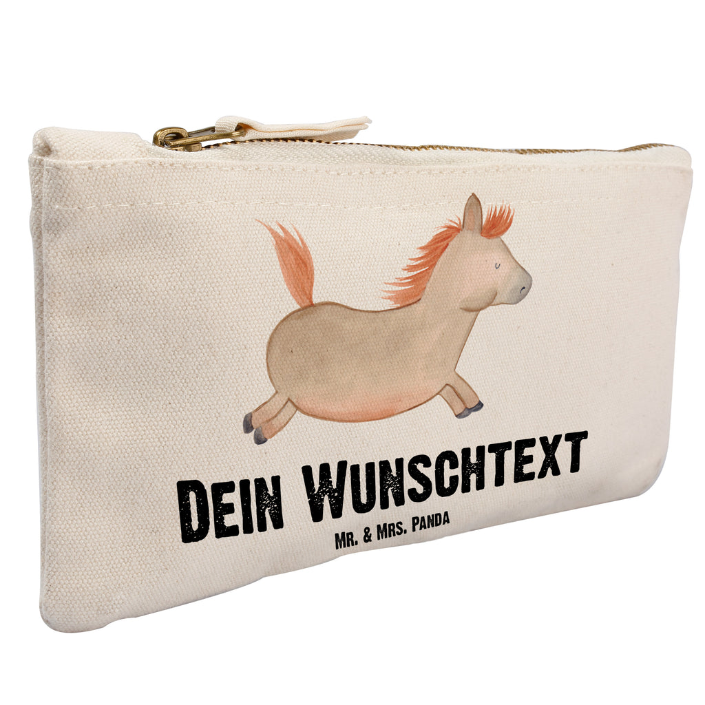 Personalisierte Schminktasche Pferd springt Personalisierte Schminktasche, Personalisierte Kosmetiktasche, Personalisierter Kosmetikbeutel, Personalisiertes Stiftemäppchen, Personalisiertes Etui, Personalisierte Federmappe, Personalisierte Makeup Bag, Personalisiertes Schminketui, Personalisiertes Kosmetiketui, Personalisiertes Schlamperetui, Schminktasche mit Namen, Kosmetiktasche mit Namen, Kosmetikbeutel mit Namen, Stiftemäppchen mit Namen, Etui mit Namen, Federmappe mit Namen, Makeup Bg  mit Namen, Schminketui mit Namen, Kosmetiketui mit Namen, Schlamperetui mit Namen, Schminktasche personalisieren, Schminktasche bedrucken, Schminktasche selbst gestalten, Bauernhof, Hoftiere, Landwirt, Landwirtin, Pferd, Pony, Pferde, Stall, Pferdestall, ausreiten, reiten, Pferdebesitzer