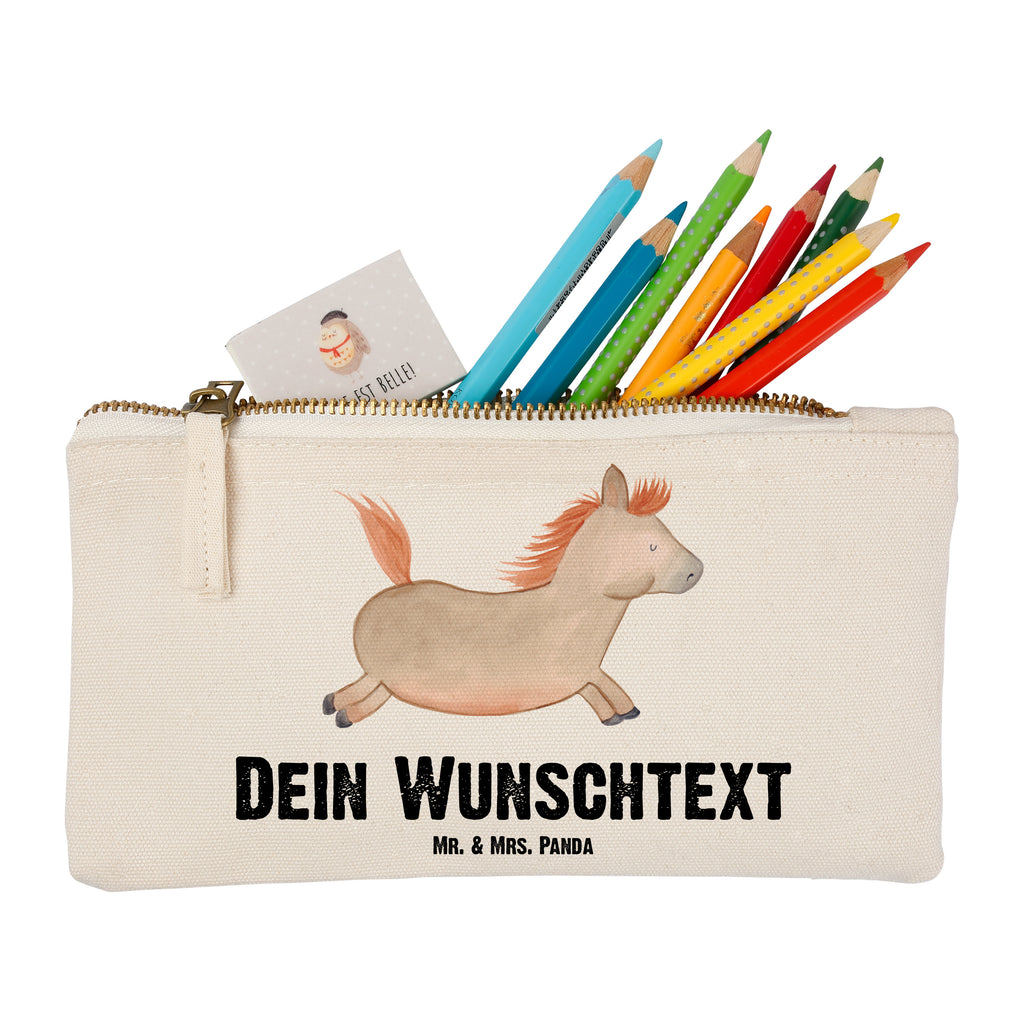 Personalisierte Schminktasche Pferd springt Personalisierte Schminktasche, Personalisierte Kosmetiktasche, Personalisierter Kosmetikbeutel, Personalisiertes Stiftemäppchen, Personalisiertes Etui, Personalisierte Federmappe, Personalisierte Makeup Bag, Personalisiertes Schminketui, Personalisiertes Kosmetiketui, Personalisiertes Schlamperetui, Schminktasche mit Namen, Kosmetiktasche mit Namen, Kosmetikbeutel mit Namen, Stiftemäppchen mit Namen, Etui mit Namen, Federmappe mit Namen, Makeup Bg  mit Namen, Schminketui mit Namen, Kosmetiketui mit Namen, Schlamperetui mit Namen, Schminktasche personalisieren, Schminktasche bedrucken, Schminktasche selbst gestalten, Bauernhof, Hoftiere, Landwirt, Landwirtin, Pferd, Pony, Pferde, Stall, Pferdestall, ausreiten, reiten, Pferdebesitzer