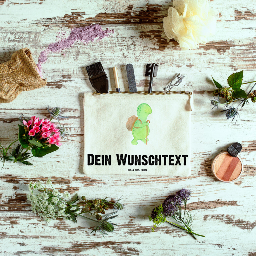 Personalisierte Schminktasche Schildkröte Wanderer Personalisierte Schminktasche, Personalisierte Kosmetiktasche, Personalisierter Kosmetikbeutel, Personalisiertes Stiftemäppchen, Personalisiertes Etui, Personalisierte Federmappe, Personalisierte Makeup Bag, Personalisiertes Schminketui, Personalisiertes Kosmetiketui, Personalisiertes Schlamperetui, Schminktasche mit Namen, Kosmetiktasche mit Namen, Kosmetikbeutel mit Namen, Stiftemäppchen mit Namen, Etui mit Namen, Federmappe mit Namen, Makeup Bg  mit Namen, Schminketui mit Namen, Kosmetiketui mit Namen, Schlamperetui mit Namen, Schminktasche personalisieren, Schminktasche bedrucken, Schminktasche selbst gestalten, Schildkröte, Schildkröten, Motivation, Motivationsspruch, Motivationssprüche, Neuanfang